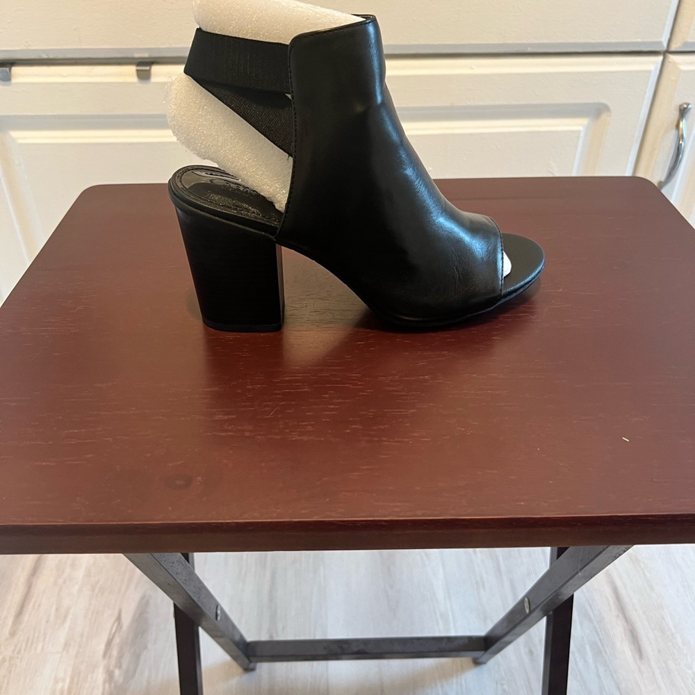 Kenneth Cole Reaction Black Open-Toe Chucky Leather Heeled Boots Size 7 NWOT
